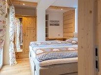 Der Anblick von diesem urgemütlichen Schlafzimmer lässt das Herz höher schlagen. 