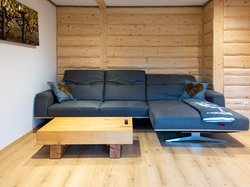 Der lichtdurchflutete Wohnbereich mit XXL-Sofainsel erlaubt schöne und entspannte Wohlfühlstunden. 